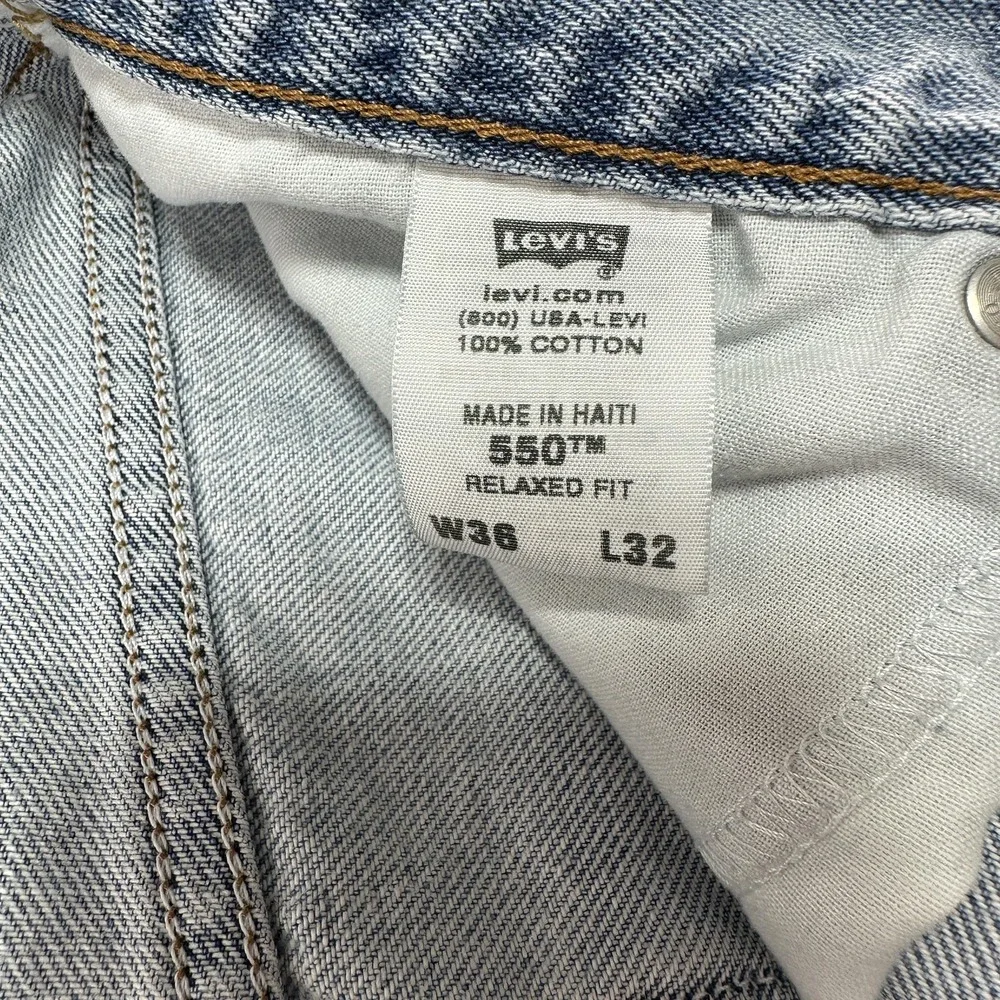 Vintage Levis 550 Jeans Mens 34x32 Blue Relaxed Tapered Denim Light Wash Y2K